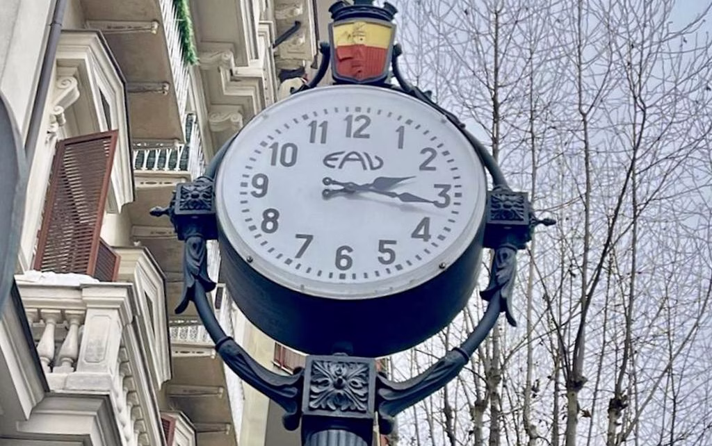 Vomero lorologio storico di piazza Vanvitelli 1