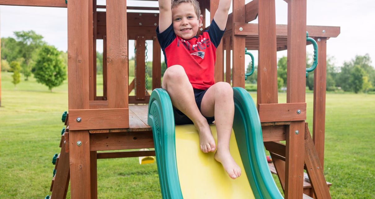 michelle pitzel playground child 4340387 1280