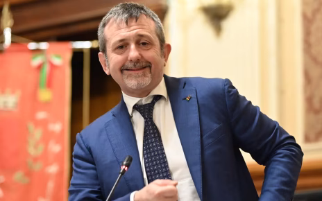 Vicenda Delmastro, Auriemma (M5S): "Si dimetta, perché Meloni lo ha coperto?" 5 referendum giustizia perche votare si 1