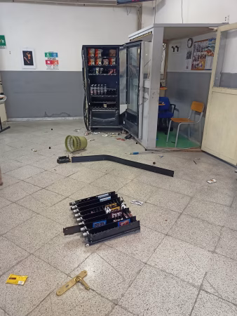 San Giorgio a Cremano, Furto all'Iti Medi: rubati computer e attrezzature per oltre 400.000 euro 3 tre 1