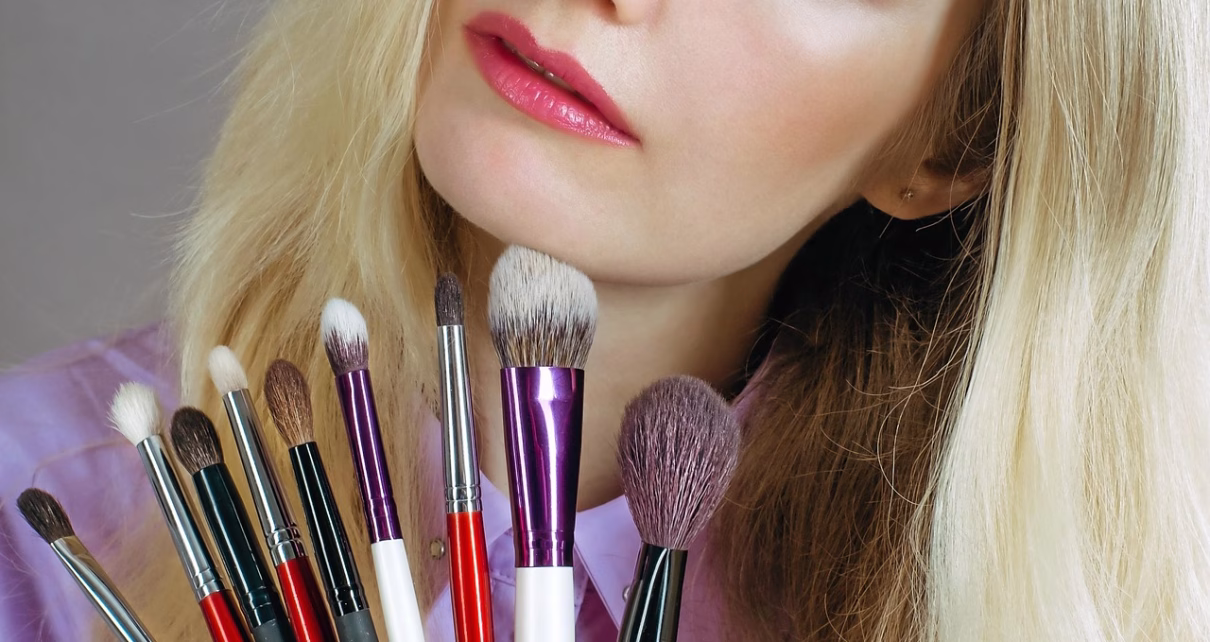 whitedaemon makeup artist 4345564 1920