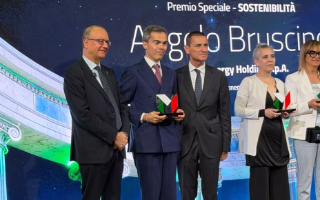 GreenEnergy Holding, Angelo Bruscino premiato come "Maestro del Made in Italy" 3 Al centro Angelo Bruscinomod