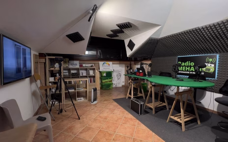 Quarto, Casa Mehari ospita i laboratori gratuiti di web radio e ceramica rivolti agli adolescenti 4 Casa Mehari Quarto Napoli 2