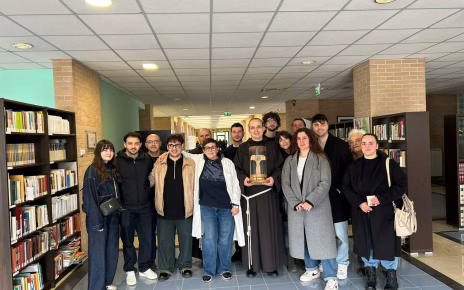 Solofra, il Forum dei Giovani dona centinaia di libri alla Biblioteca del Pain Control Center Hospice 3 Foto 33