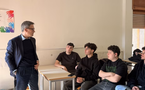 Pomigliano d'Arco, la sartoria napoletana in aula: Cacciapuoti incontra gli studenti dell'ISIS Europa 4 IMG 3665