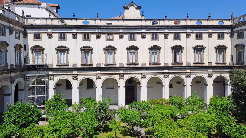 Napoli, la Rinascita dei Girolamini la Biblioteca torna a vivere: tesori ritrovati, cultura restituita 11 Il chiostro