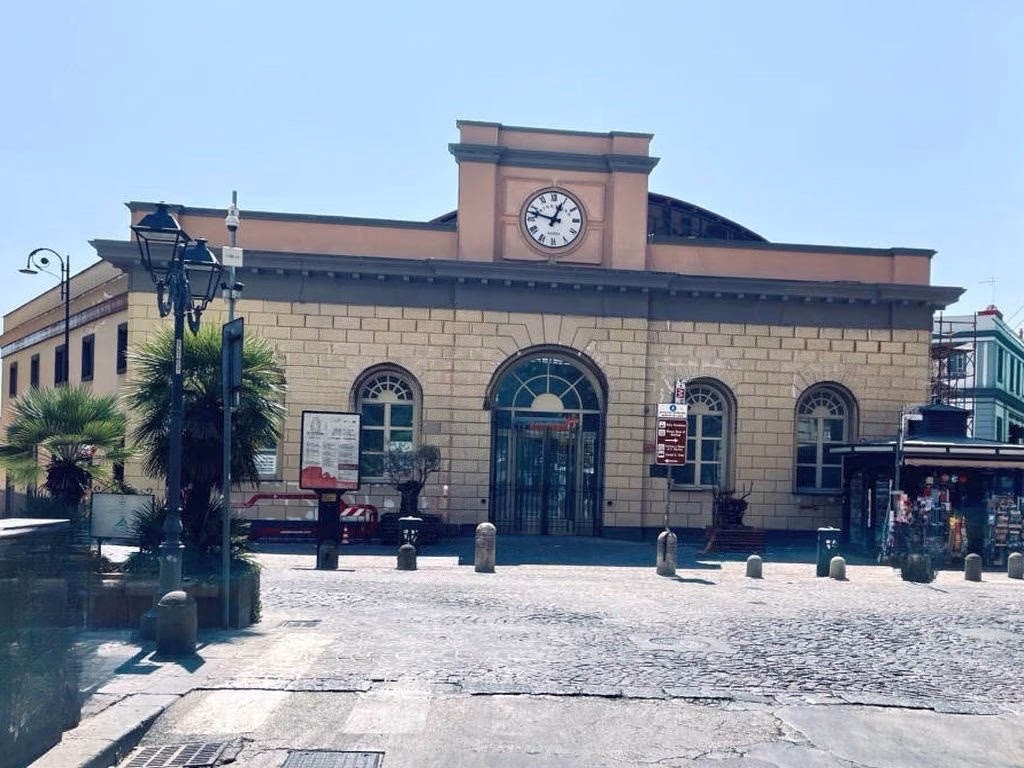 Napoli funicolare di Chiaia una delle tante chiusure