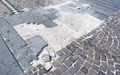 Napoli, Vomero. Strade dissestate: sul podio via Scarlatti e via Luca Giordano 2 Vomero via Scarlatti uno dei tanti dissesti