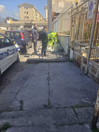 Torre Annunziata, differenziata: aumentano i controlli sul conferimento del multimateriale. Due sanzioni 5 WhatsApp Image 2026 04 09 at 15.03.44