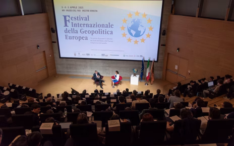 Caserta, dalle aule virtuali al dibattito internazionale: gli studenti del "Buonarroti" protagonisti al Festival Internazionale della Geopolitica Europea 4 foto copertina 2