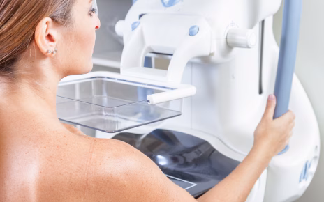 L'Asl Napoli 2 Nord spinge sulla prevenzione: screening mammografico esteso anche alle fasce di età 45-49 anni e 70-74 anni nei comuni di Giugliano in Campania, Acerra e Caivano 3 progettazione e realizzazione veicoli medicali ambulatori screening mammografico