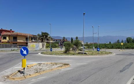 Scisciano, le tre rotatorie del degrado: quando l’ingresso a una comunità diventa un’occasione mancata 4 rotonda Cimitero