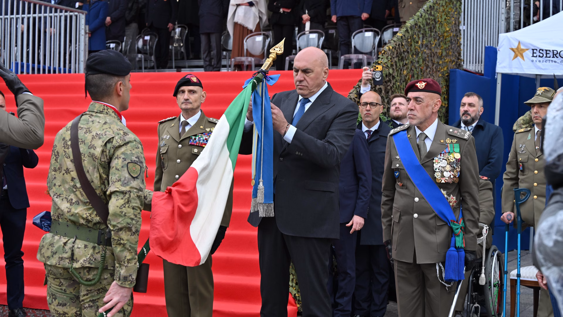 11 Onorificenza alla Bandiera di Guerra del 151° reggimento Fanteria Sassari