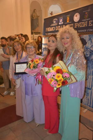 La forza della cultura unisce Visciano: successo per il Premio Ipazia 12 4c020e95 0497 4e5c 94c8 437371e4b3ec
