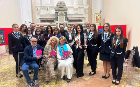 Roccarainola, "La musica oltre il razzismo": il messaggio di Armstrong conquista il pubblico. Successo per la presentazione del libro di Filomena Carrella al Polo Museale 3 9c117e45 7802 4fa7 908c a7c0370c5a1b