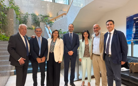 Tutela del Made in Italy, il Consiglio Regionale della Campania approva all'unanimità la delibera sulla revisione del codice doganale proposta dalla Coldiretti 5 La delegazione della Coldiretti con Picarone Serluca e Aveta in Regione Campania