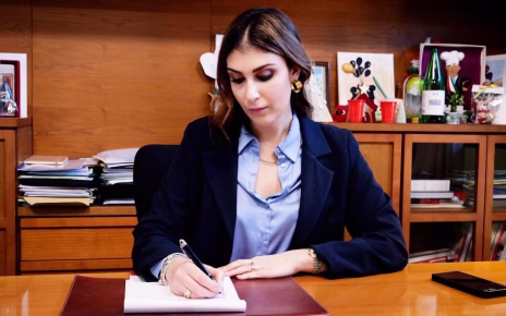 Baronissi, sindaca Petta: "Piano parcheggi cittadini da 80 nuovi posti auto" 5 Sindaca Anna Petta