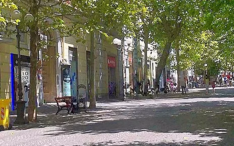 Napoli, l'appello: al Vomero più panchine nella aree pedonali. Una risposta ai bisogni manifestati da numerosi residenti 3 Vomero via Scarlatti area pedonale