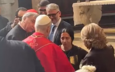 Il Papa a Napoli, l’abbraccio a Patrizia Mercolino: “Ricorderò Domenico nelle mie preghiere” 5 d1ff69bc9a989a9f7ed911106777487c