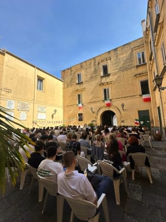 Marigliano consegna la Costituzione ai 18enni: “Un patto di cittadinanza attiva” 8 e101a9b7 5b1e 4d4a b3f7 c1c6783d9f69