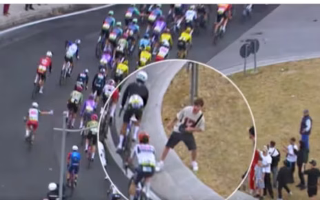 Dal video virale alla denuncia: identificati i ragazzi del gesto shock al Giro d’Italia 6 giro ragazzo cerca cadutamod