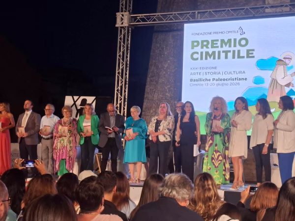 Premio Cimitile XXXI Edizione, "Dona un verso, salva una vita”: una serata di trionfo tra poesia, musica e giovani talenti 5 14215dc9 5dd5 4433 a164 92433a01388a