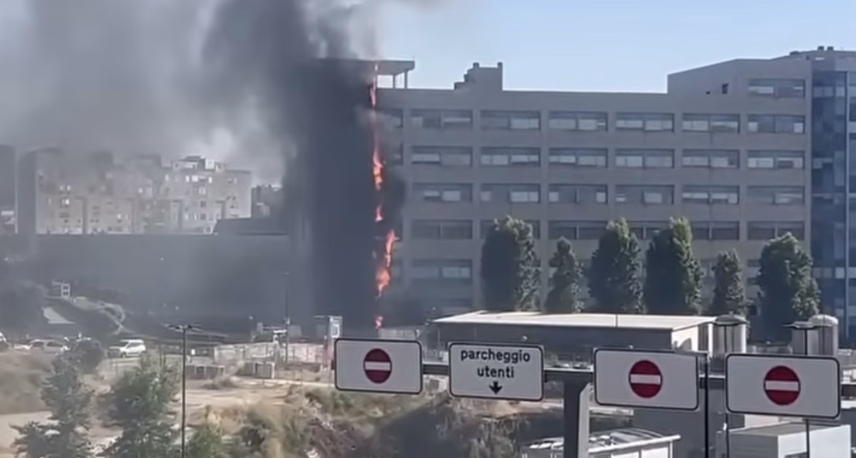 1782107301 incendio napoli