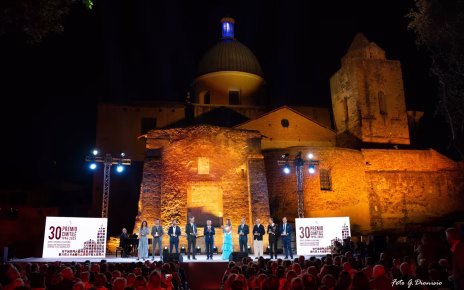 Premio Cimitile 2026, al via la XXXI edizione: arte, spiritualità e letteratura nel segno di San Francesco 4 25 scenografia 2025 net 1