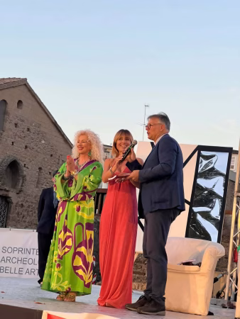 Premio Cimitile XXXI Edizione, "Dona un verso, salva una vita”: una serata di trionfo tra poesia, musica e giovani talenti 16 3b488b0a e851 4d38 93c4 c36e0343d8eb