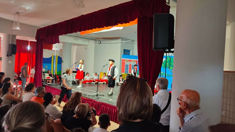 Lausdomini, emozioni e tradizioni: le quinte dell'IC Don Milani-Aliperti salutano la primaria sulle note di "Volare" 7 4cc14969 21f1 42e0 bb1b d57033520ba8