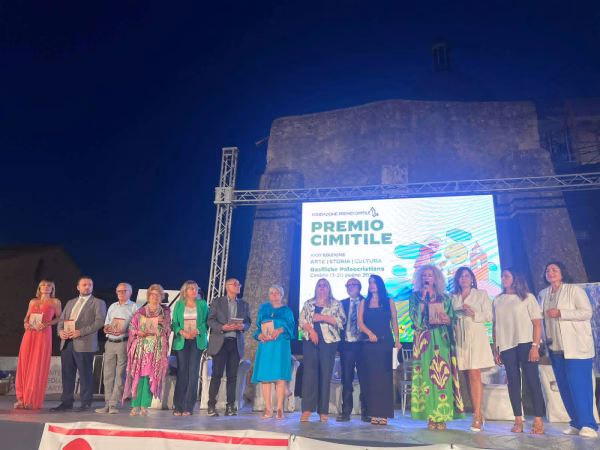 Premio Cimitile XXXI Edizione, "Dona un verso, salva una vita”: una serata di trionfo tra poesia, musica e giovani talenti 14 5da9b7b7 338d 4458 8114 dde3bd2780ff