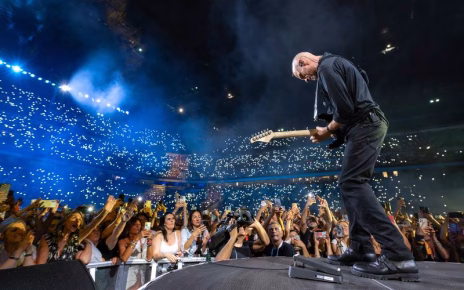 Eros Ramazzotti conquista il Maradona: 42mila cuori in coro per una notte tra emozioni, ricordi e omaggi a Napoli 4 6a2dbf49066e6