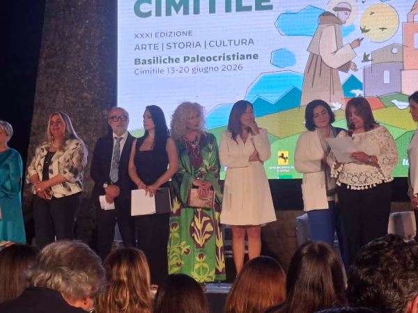 Premio Cimitile XXXI Edizione, "Dona un verso, salva una vita”: una serata di trionfo tra poesia, musica e giovani talenti 6 70b7aeb6 f997 4ddb 836a c4ecfd21bc4d