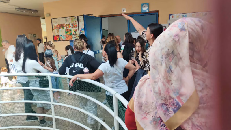 Lausdomini, emozioni e tradizioni: le quinte dell'IC Don Milani-Aliperti salutano la primaria sulle note di "Volare" 3 78f9ab09 72ba 45e1 a4f3 ddac23213a71