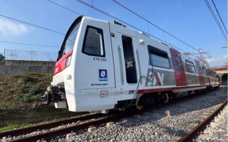 Campania, Eav: ricevuta autorizzazione all'immissione in servizio da ANSFISA per il primo treno nuovo della Vsuviana 5 Nuovo treno linee vesuviane ETR300 Stadler