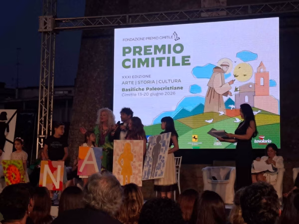 Premio Cimitile XXXI Edizione, "Dona un verso, salva una vita”: una serata di trionfo tra poesia, musica e giovani talenti 9 bea466bb 5970 4be4 bf0d d332dc38316f