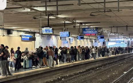 Circumvesuviana, esplode la protesta dei pendolari: "Siamo ostaggi di un management incapace" 5 circum1