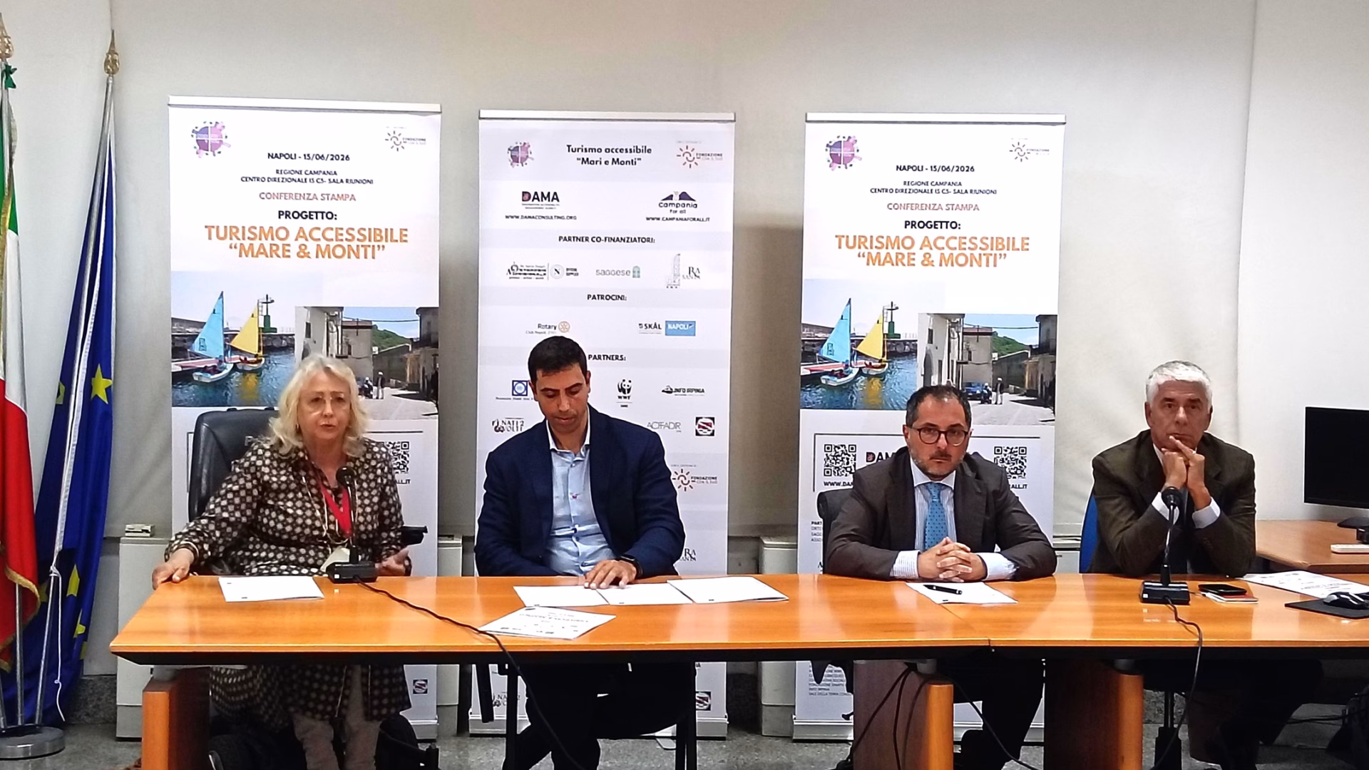 da sx. I. Esposito Pres. Cosy for you V. Lepre Cosy for You V. Maraio Ass. Turismo Regione S. Consiglio Pres. Fondaz. Con il Sud