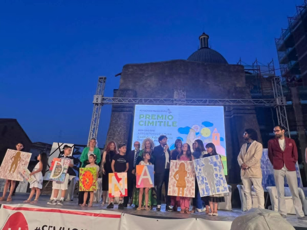 Premio Cimitile XXXI Edizione, "Dona un verso, salva una vita”: una serata di trionfo tra poesia, musica e giovani talenti 15 e1da594f 8139 4c79 8599 11a3e1305ef1