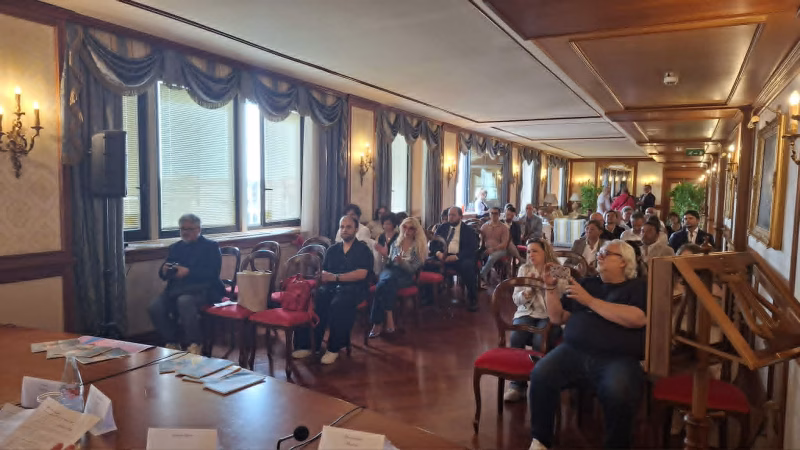 L'oceano che ci abita, Floriana Nappi e il viaggio poetico nelle profondità dell'anima 10 e45a3853 6fec 4138 9bdb f7d7c3685cd8