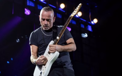Napoli, prolungamento orario linea Cumana: treni straordinari sabato 13 giugno per il concerto di Eros Ramazzotti 4 eros ramazzotti 2
