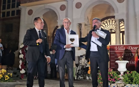Party del Sorriso, Villa Domi sold out: premio "Anima d'Oro" a Gianni Improta 5 f0a14dc8 9cc8 4e56 bff7 f928efec4eb4