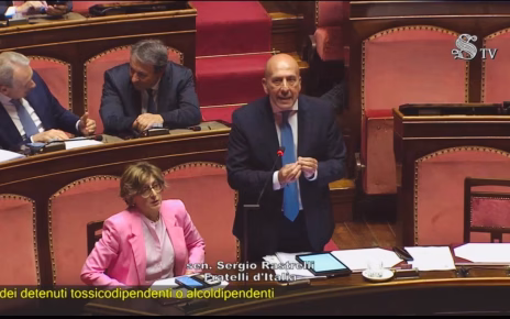DDL recupero tossicodipendenti, Rastrelli (FDI): "Riforma coraggiosa per recupero e reinserimento, non solo carcere" 3 rastrelli relatore aula ddl stupefacenti