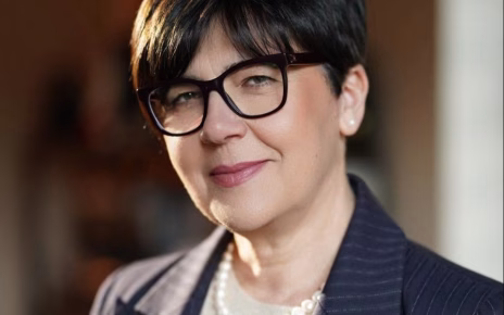 Somma Vesuviana, la sindaca Silvia Svanera presenta la giunta: il 20 luglio il primo Consiglio comunale 5 1. Silvia Svanera Sindaca di Somma Vesuviana NA Eletta 8.6.2026