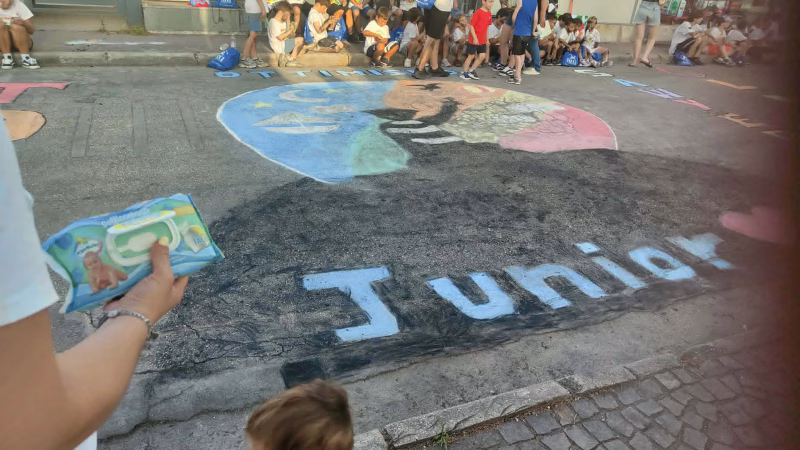 Marigliano, Lausdomini: gara di gessetti per l'estate ragazzi di Irene '95. L'entusiasmo trionfa nei colori e nei sentimenti di speranza 21 398015db 91ad 4ae0 8fd7 dbf7777353ce
