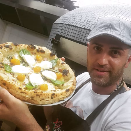 Guinness World Records della solidarietà: Ciro Sasso protagonista del record che ha trasformato 10mila pizze in un grande gesto d'amore 6 613110991 1455367072863788 8605236782144576250 n