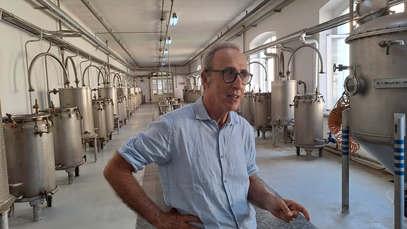 Giuseppe DAvino illustra la distilleria