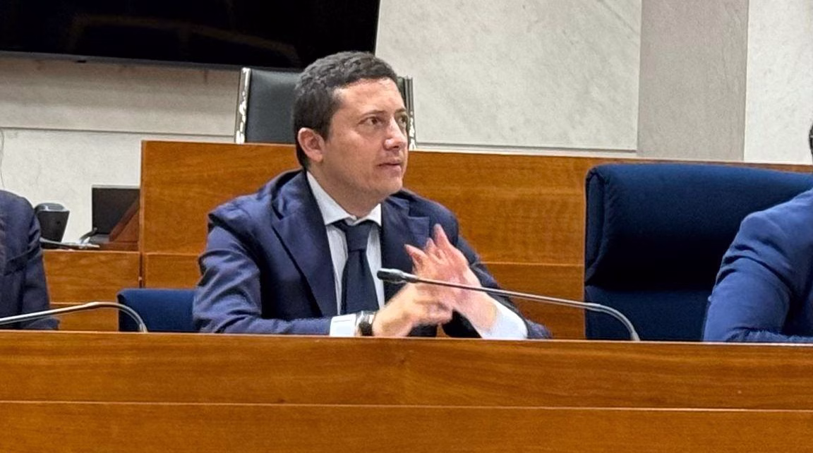 Nola, Mensorio (Avanti CampaniaCDU): "Dalla Regione 15,3 milioni per la sede dell'Università "Parthenope", un risultato che premia il territorio" 13 MENSORIO AULA 1