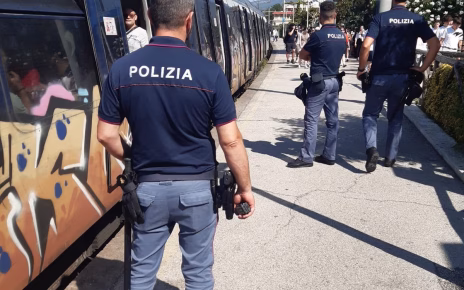 Campania, EAV-Polfer: al via piano di sicurezza nelle stazioni sulla tratta Napoli-Pompei-Sorrento 3 Polfer treni EAVmod