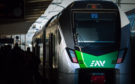 Campania, i treni regionali EAV fermano ad Afragola Alta velocità 5 Treno Stadler EAV in Stazione Centrale Napoli Linea Napoli Piedimonte